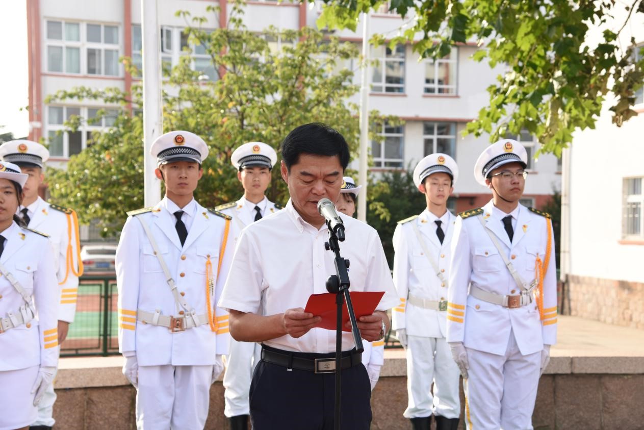 青島房產(chǎn)學(xué)校舉行“立德樹人、為人師表、清廉從教”師德倡議暨教師節(jié)宣誓活動